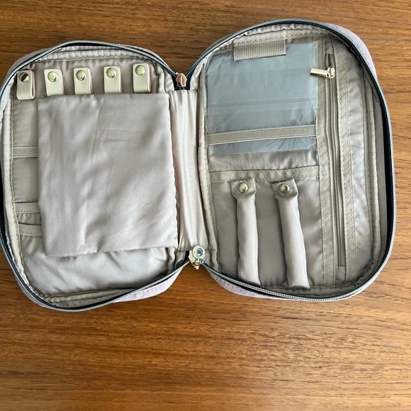 New with tags pink toiletries case - Picture 3 of 3